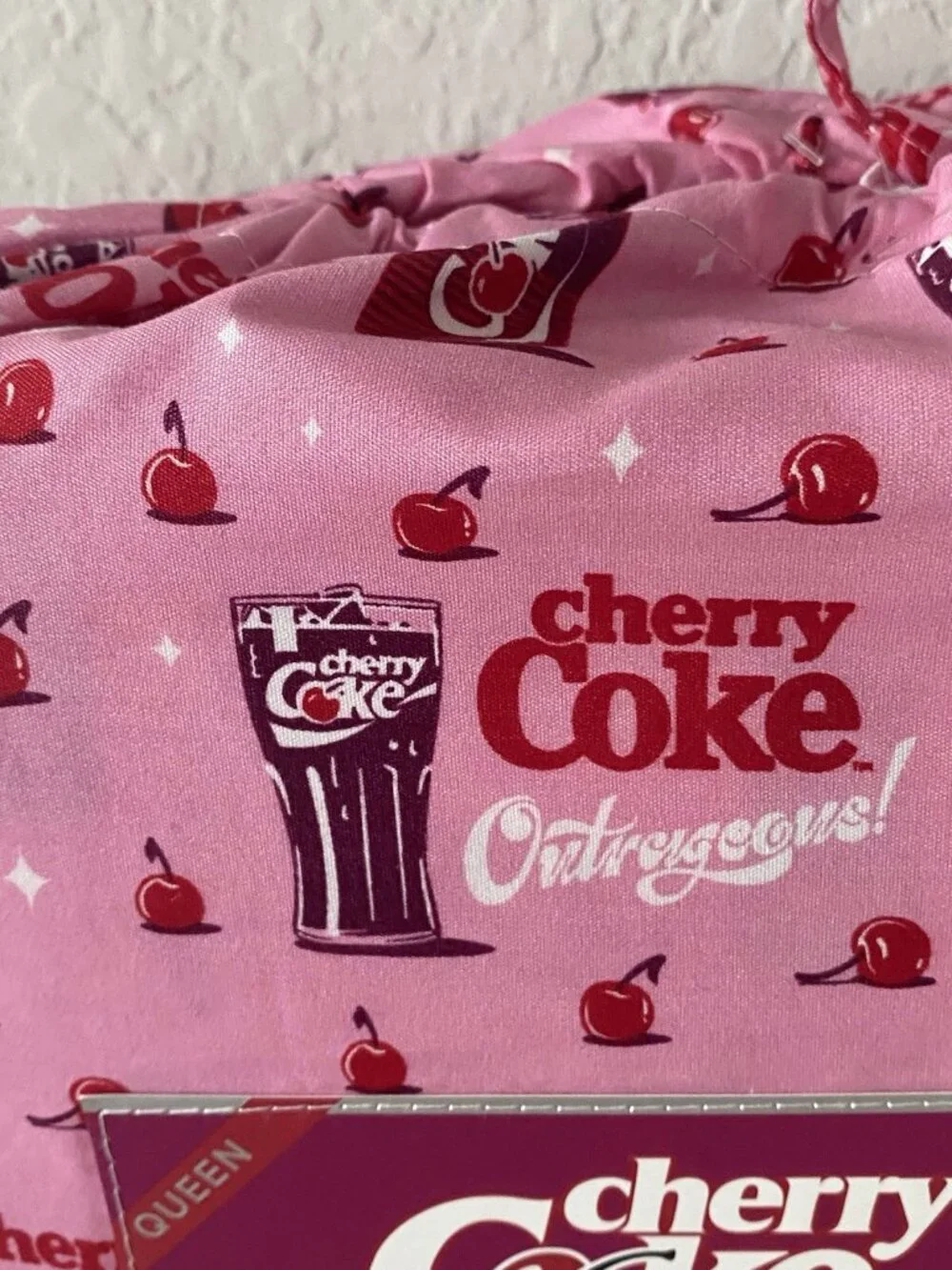 6 Piece Cherry Coke Outrageous Can QUEEN Size Sheet Set Bedding Pink Soft NEW